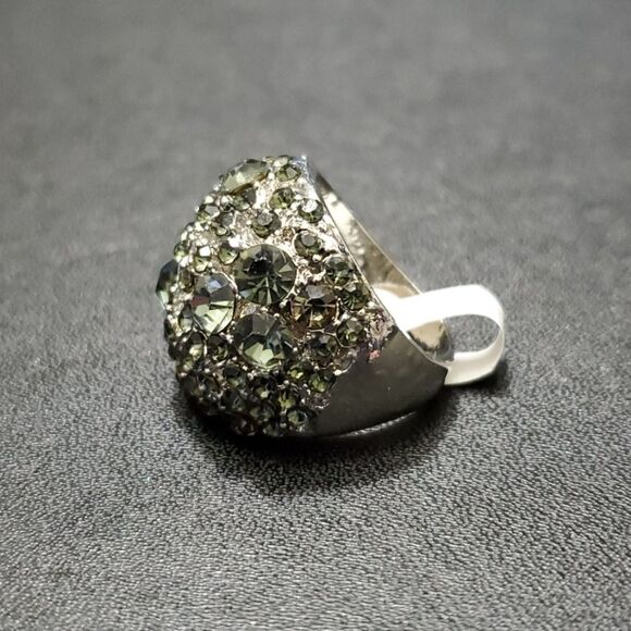 Silver tone smokey green rhinestone ring size 7 - Picture 4 of 9